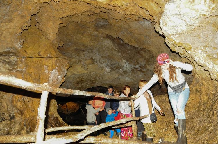 Пещера «Абрскрил»